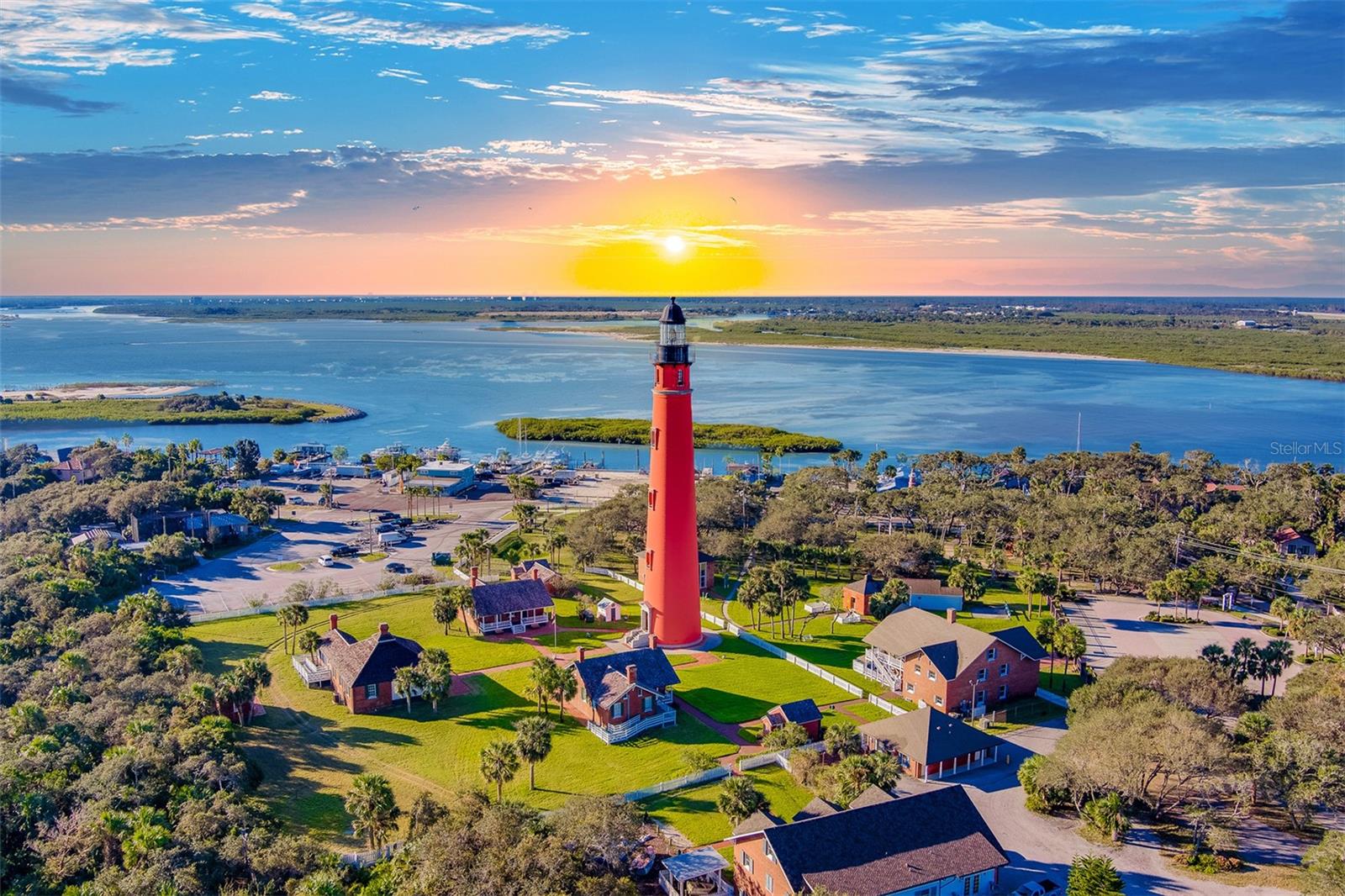 LIGHTHOUSE SHORES - Residential