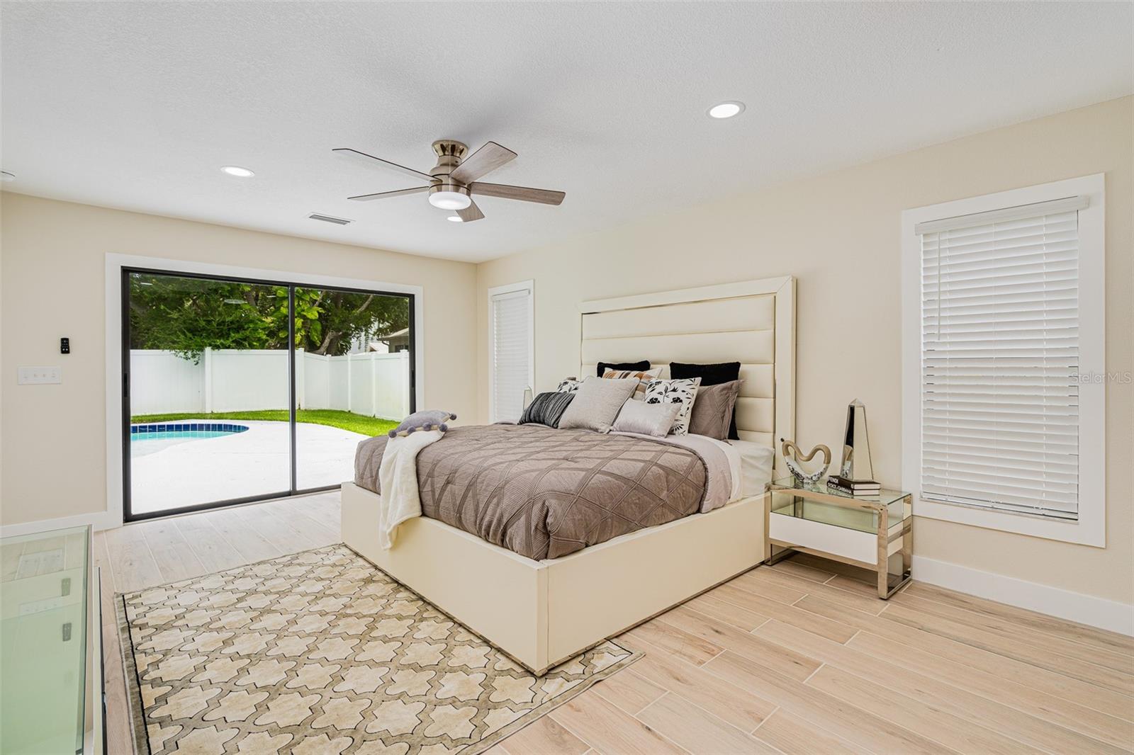 LIGHTHOUSE SHORES - Residential