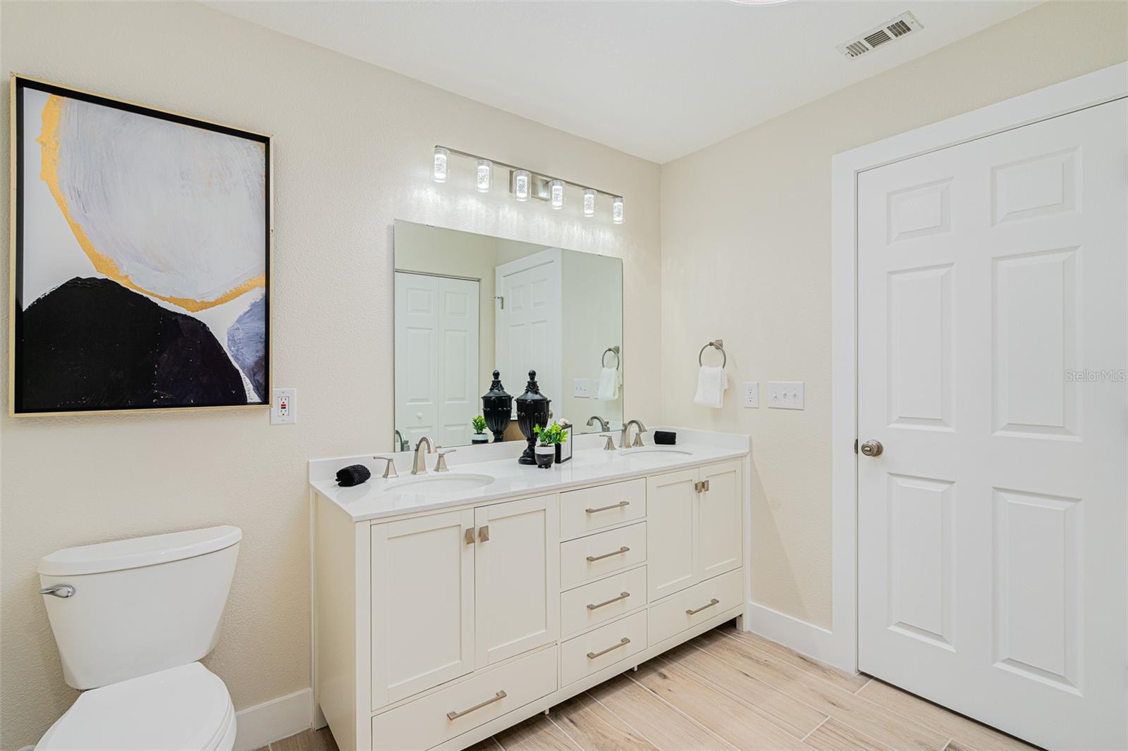 LIGHTHOUSE SHORES - Residential