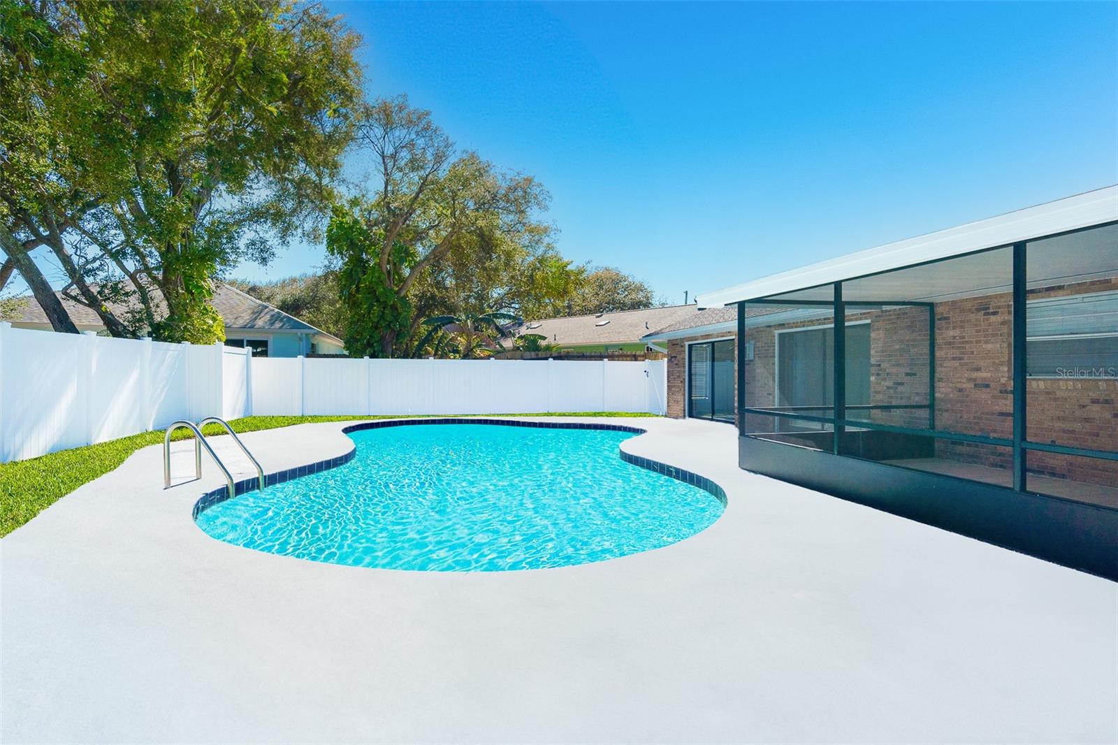 LIGHTHOUSE SHORES - Residential