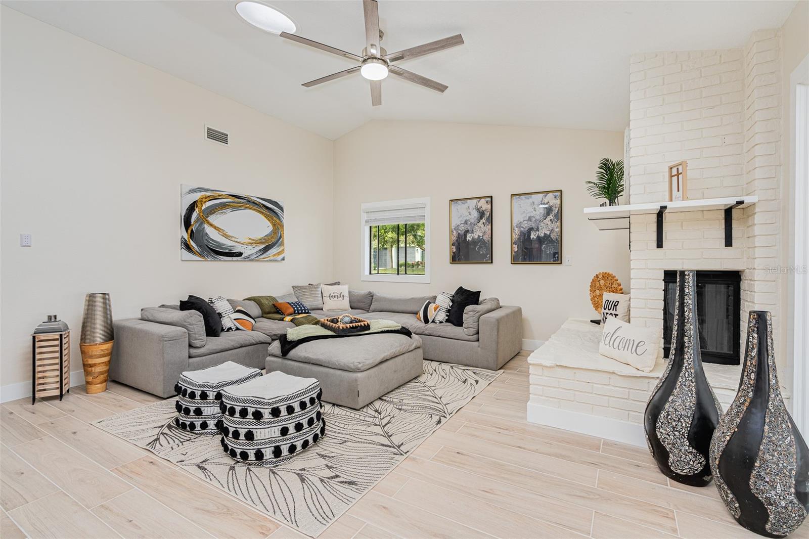 LIGHTHOUSE SHORES - Residential