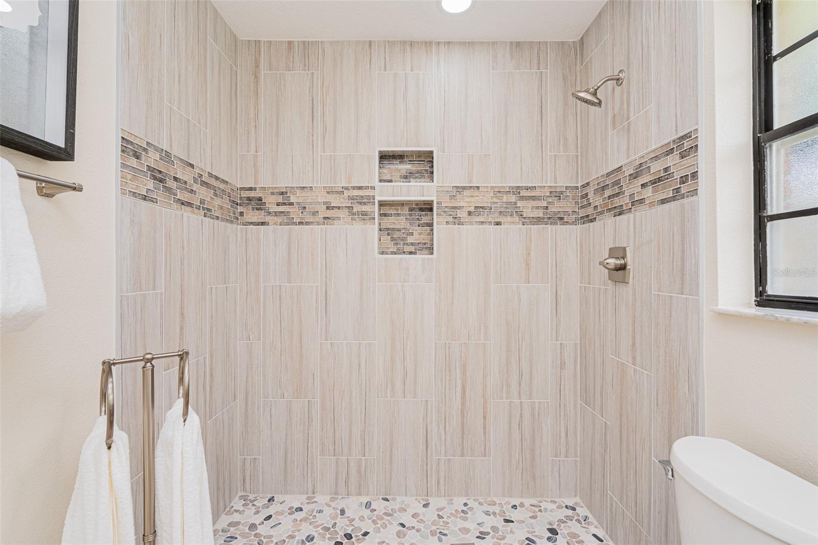 LIGHTHOUSE SHORES - Residential