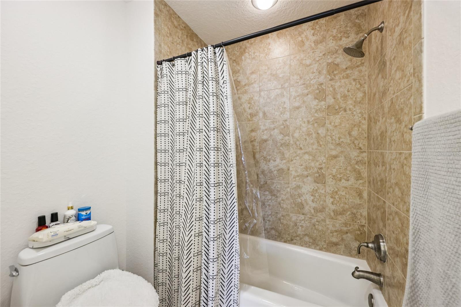 ENCLAVE/LAKESIDE LNDGS - Residential