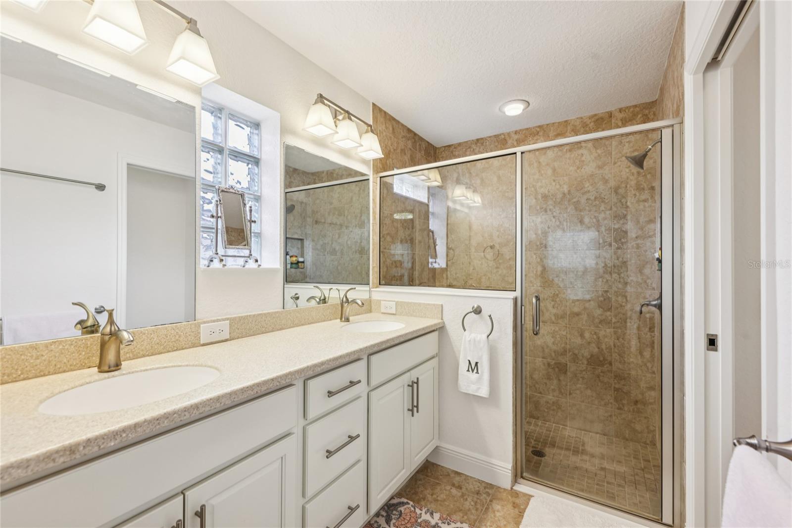 ENCLAVE/LAKESIDE LNDGS - Residential