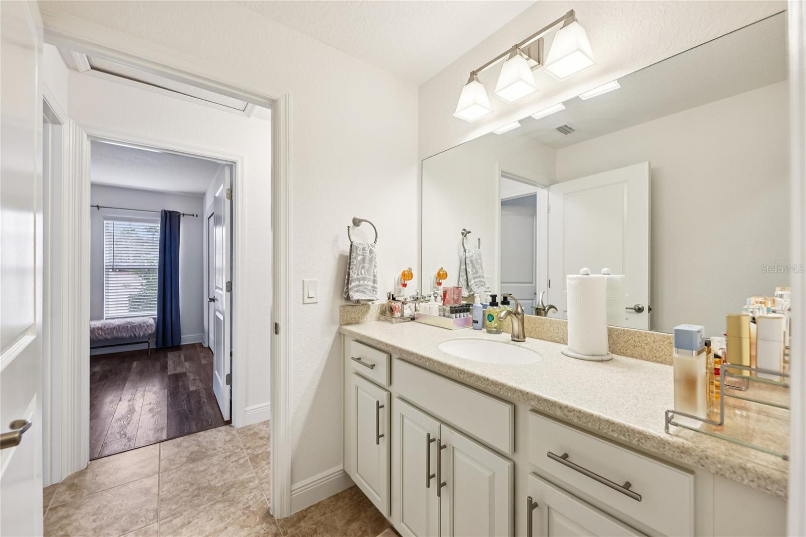 ENCLAVE/LAKESIDE LNDGS - Residential