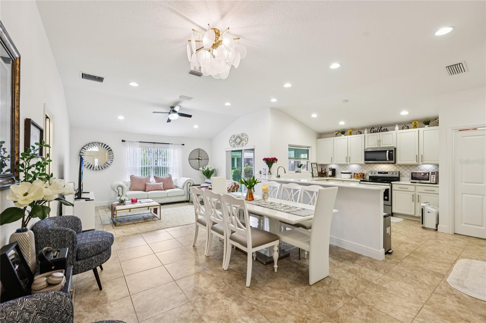 ENCLAVE/LAKESIDE LNDGS - Residential