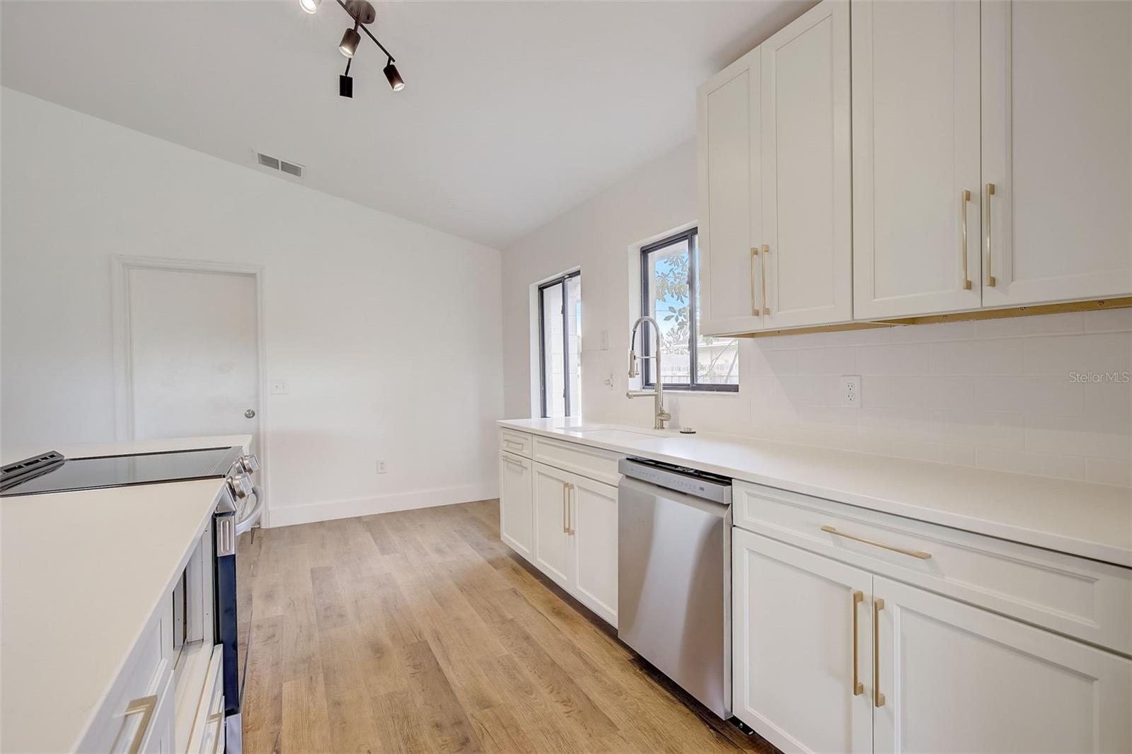 SUNSHINE GARDENS - Residential