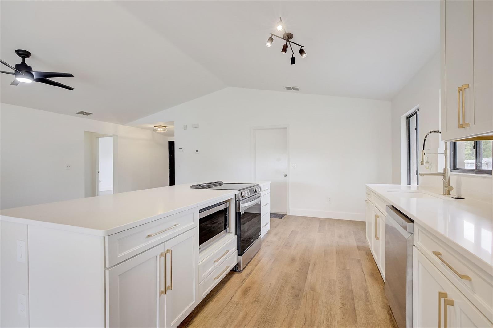 SUNSHINE GARDENS - Residential