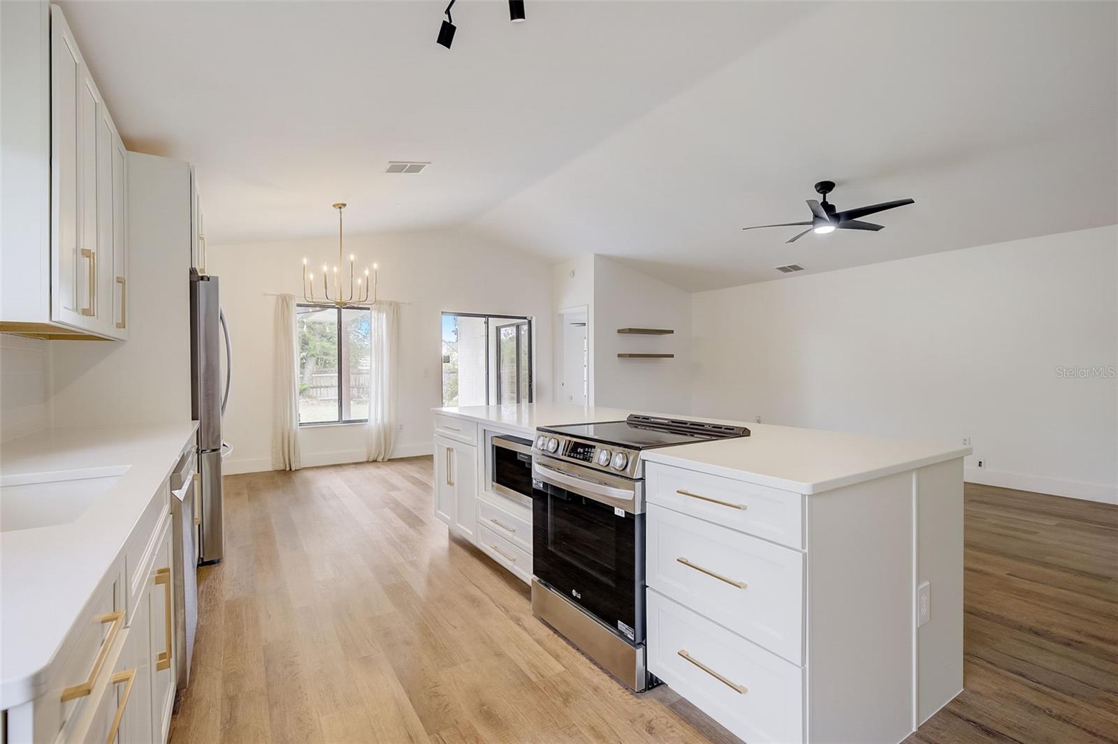 SUNSHINE GARDENS - Residential