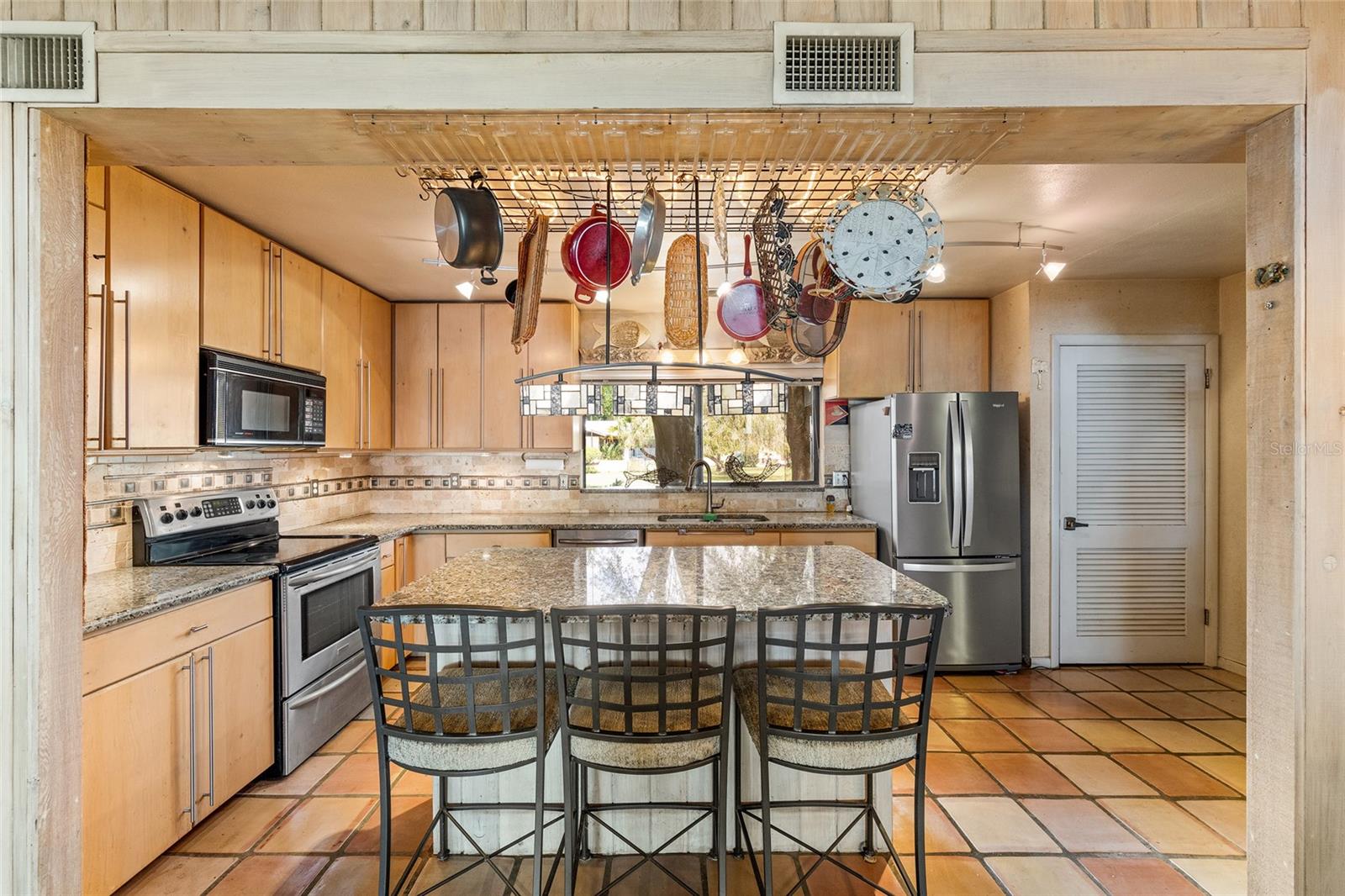 BIRD ISLAND - Residential