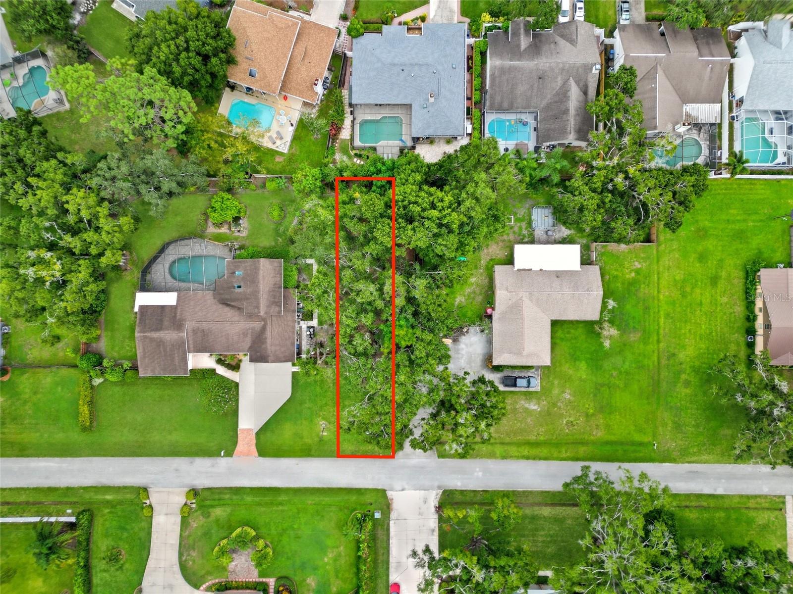 Vacant Lot in the Northdale/Lake Magdalene area tucked away on a quiet low traffic neighborhood. This is a
rare gem and won’t last long. Ideal for a Single Family homebuild, with proximity to schools, Parks, shops and
restaurants. One of a kind!