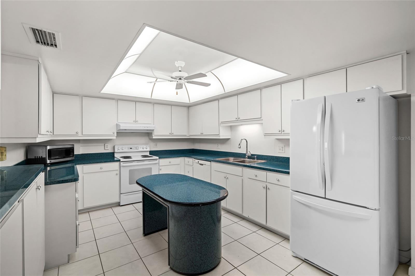 BAYWAY ISLES POINT BRITTANY FOUR - Residential