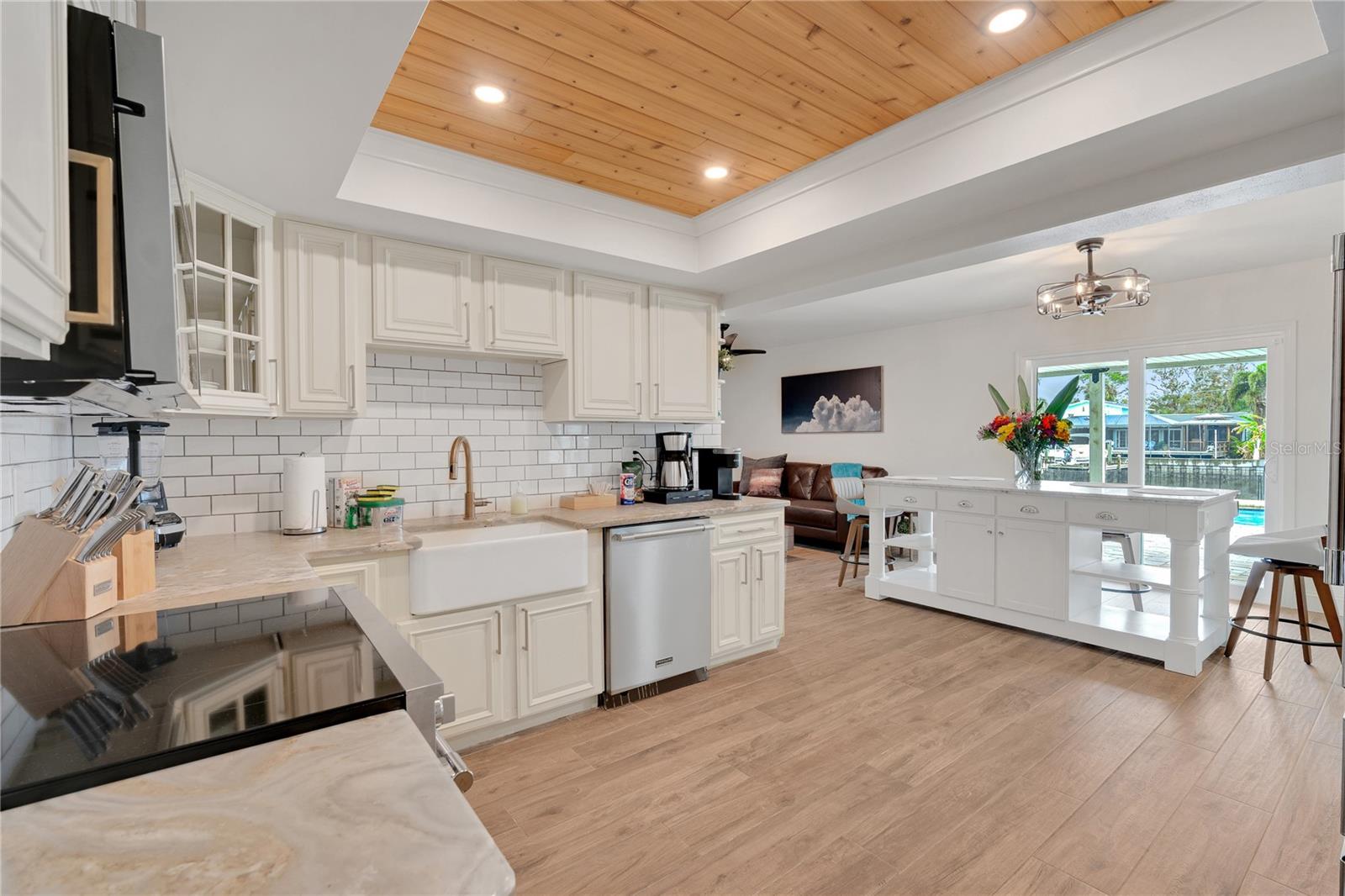 8425 FLAGSTONE DRIVE