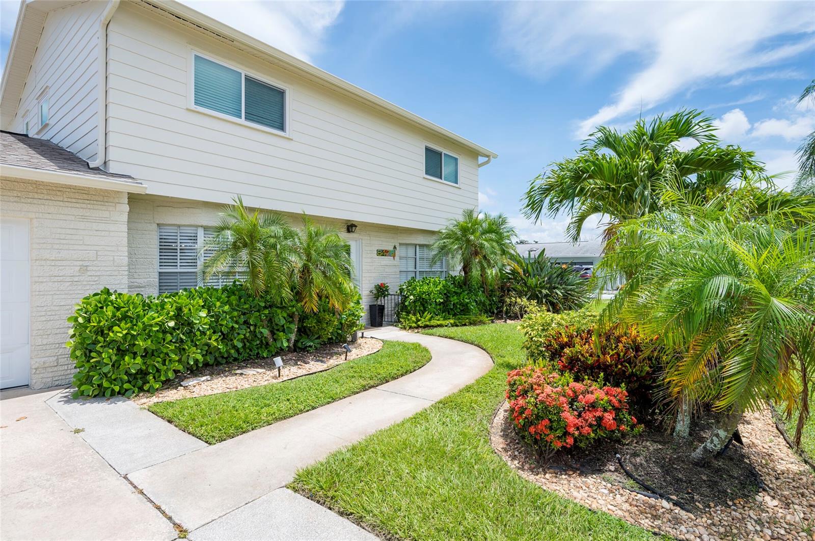 8425 FLAGSTONE DRIVE