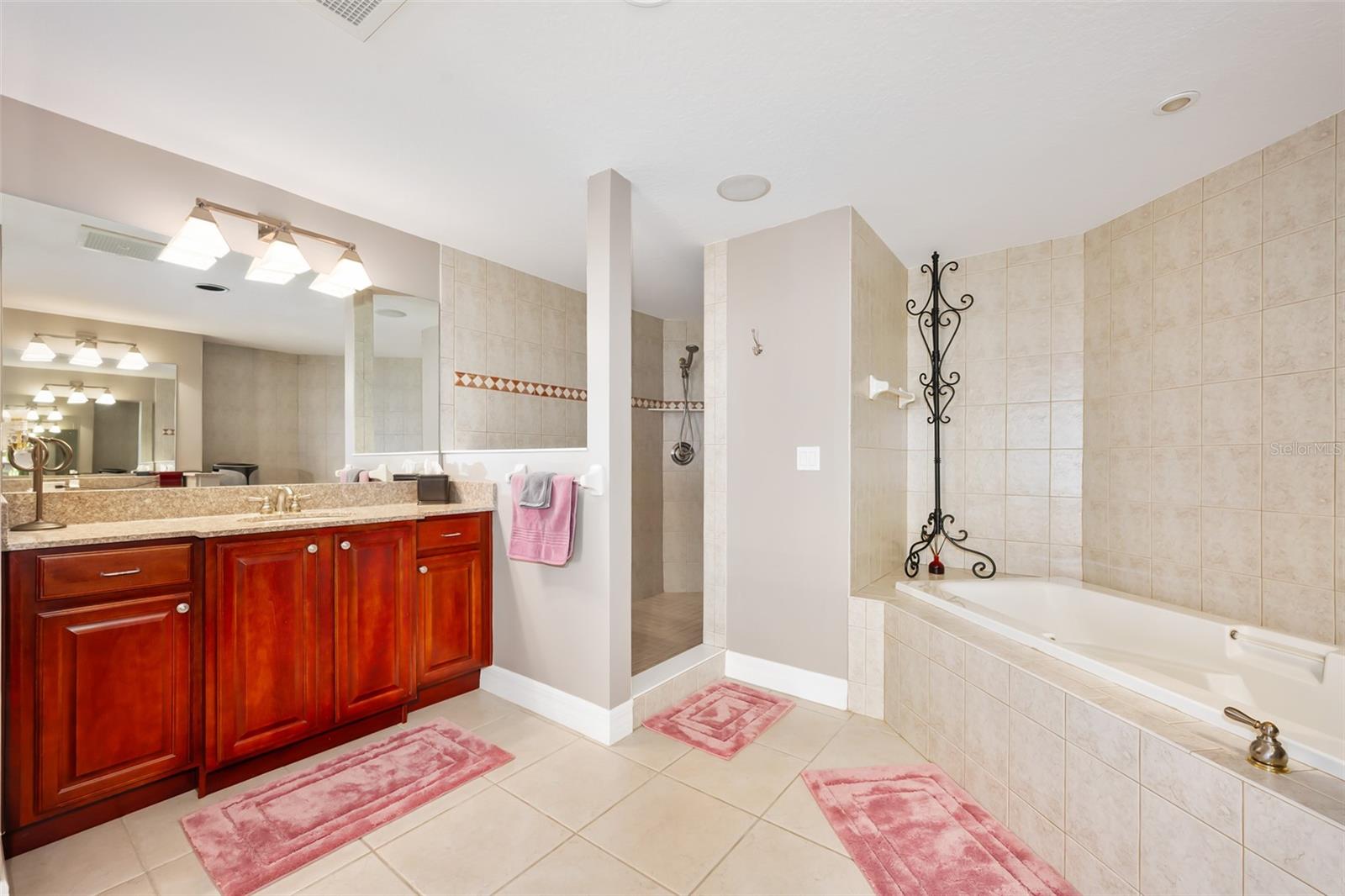 KINGSTON TOWER CONDO - Residential