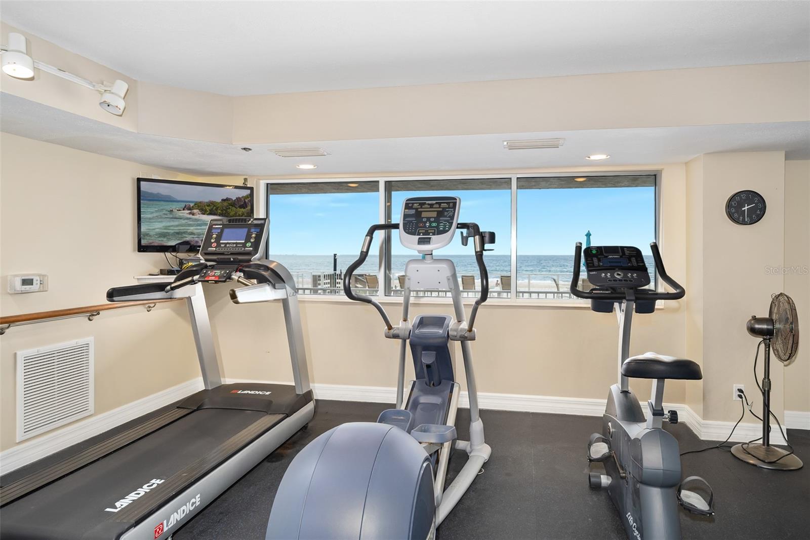 KINGSTON TOWER CONDO - Residential