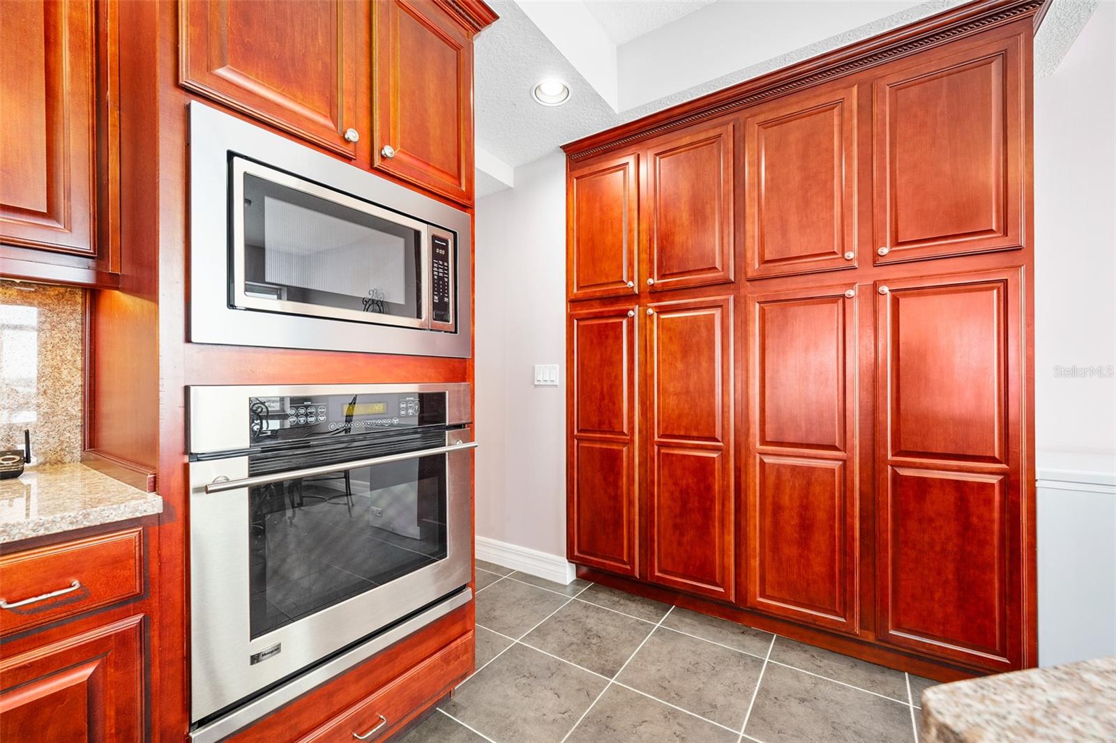 KINGSTON TOWER CONDO - Residential
