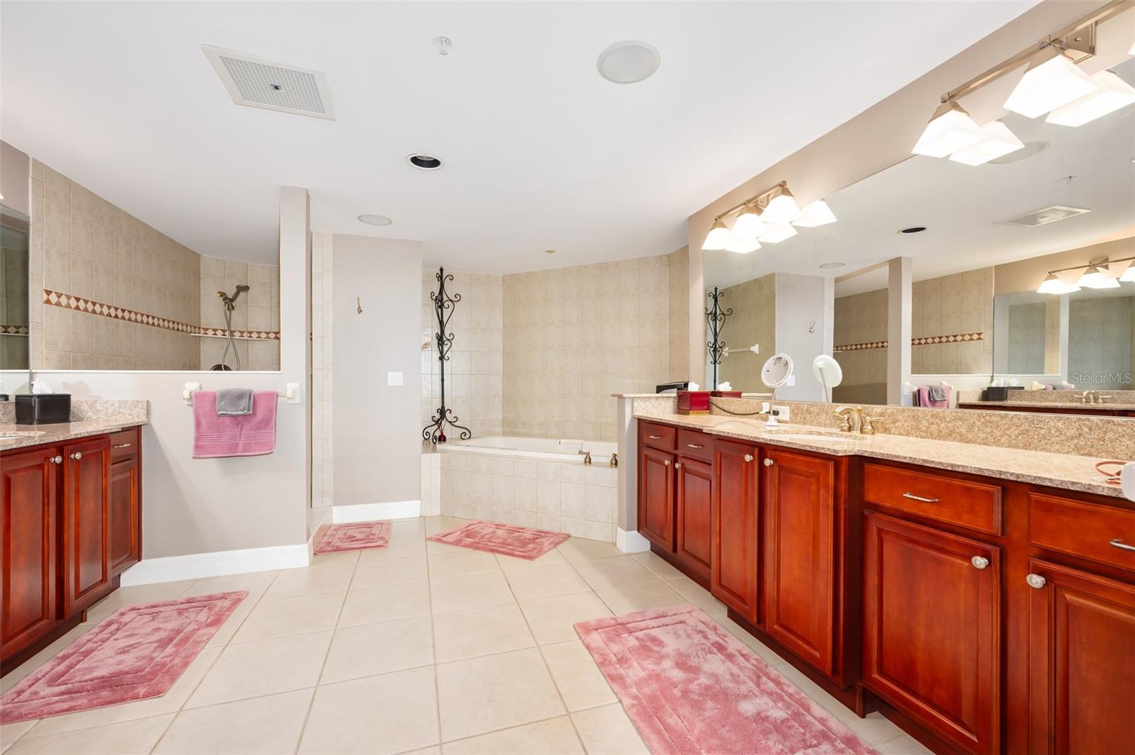 KINGSTON TOWER CONDO - Residential