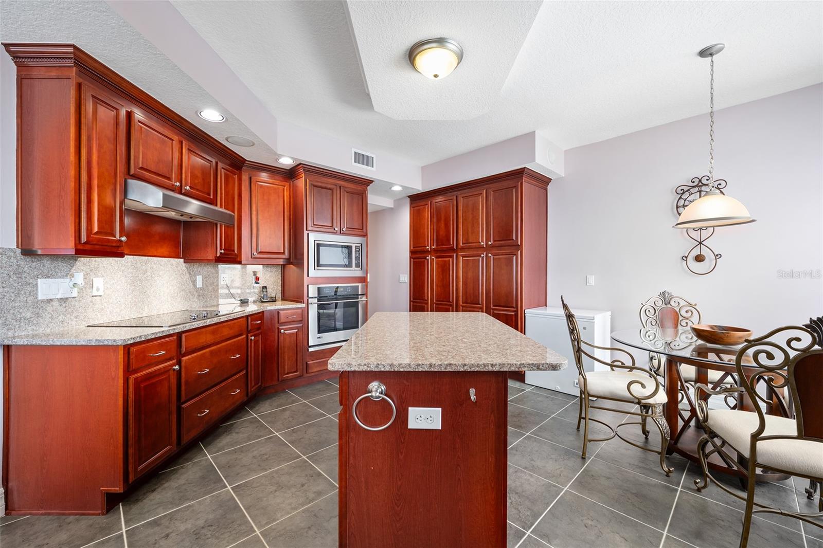 KINGSTON TOWER CONDO - Residential