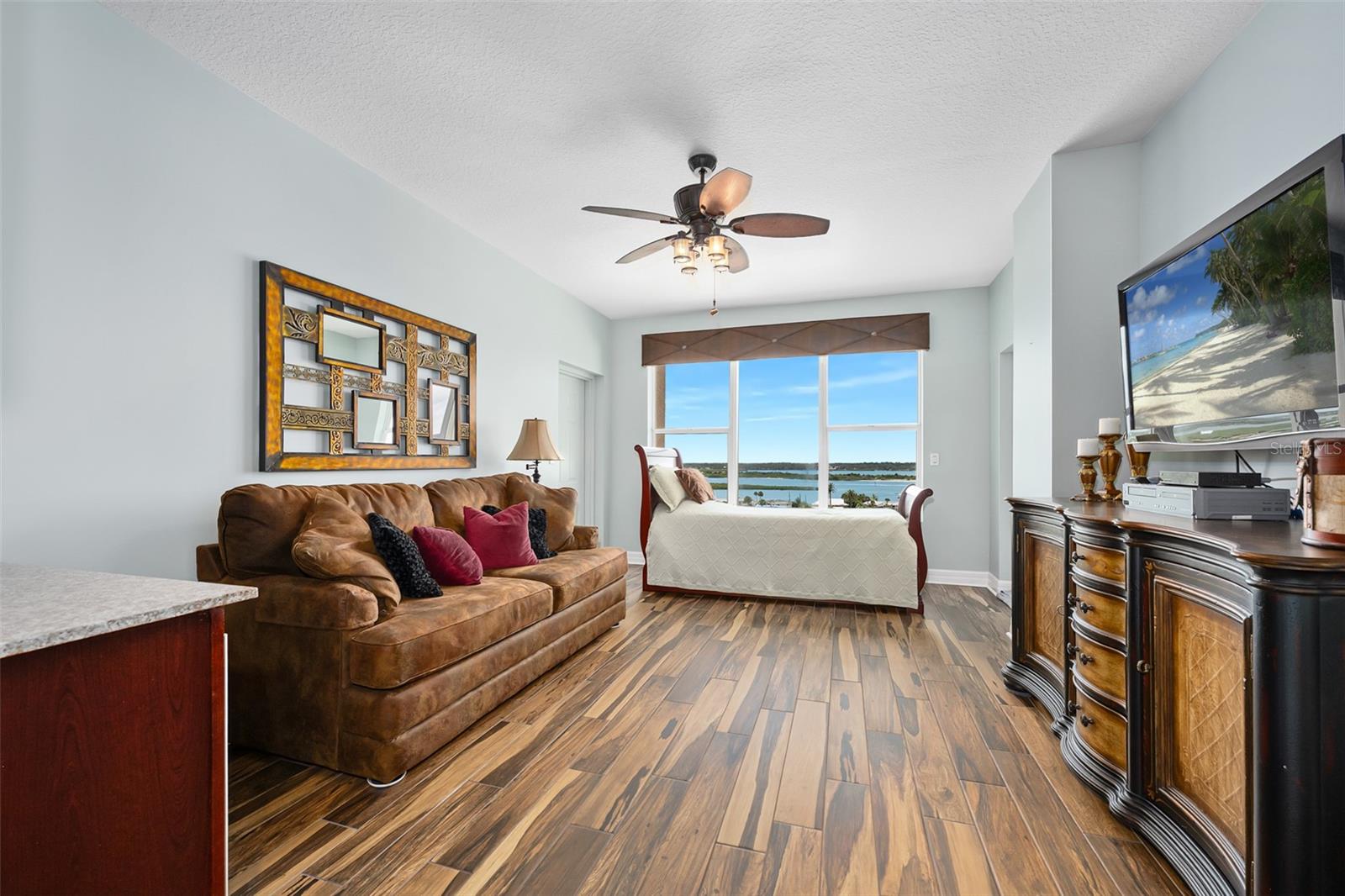 KINGSTON TOWER CONDO - Residential