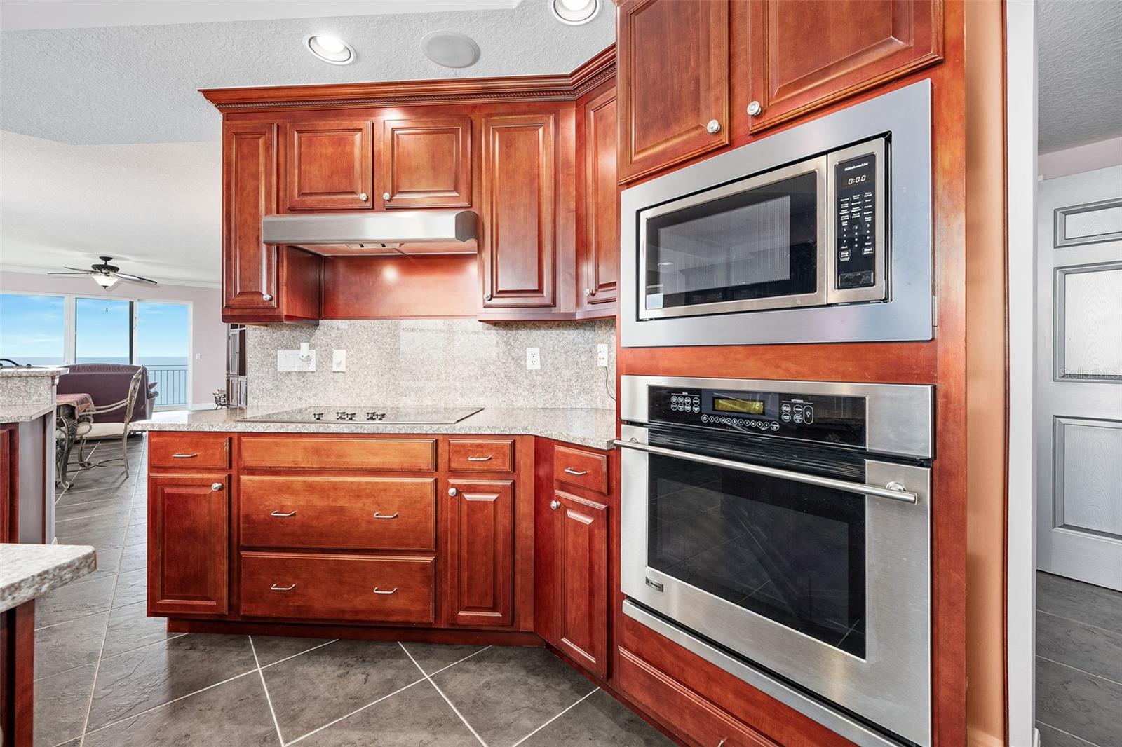 KINGSTON TOWER CONDO - Residential