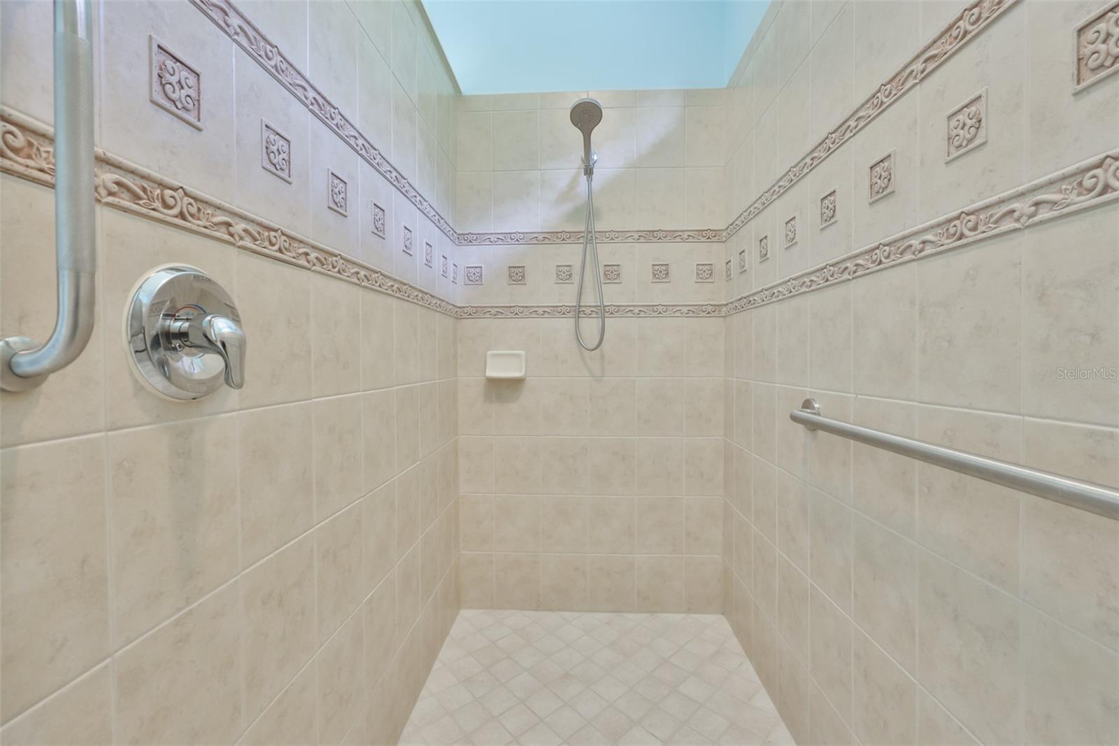 SOUTHSHORE FALLS PH 1 - Residential