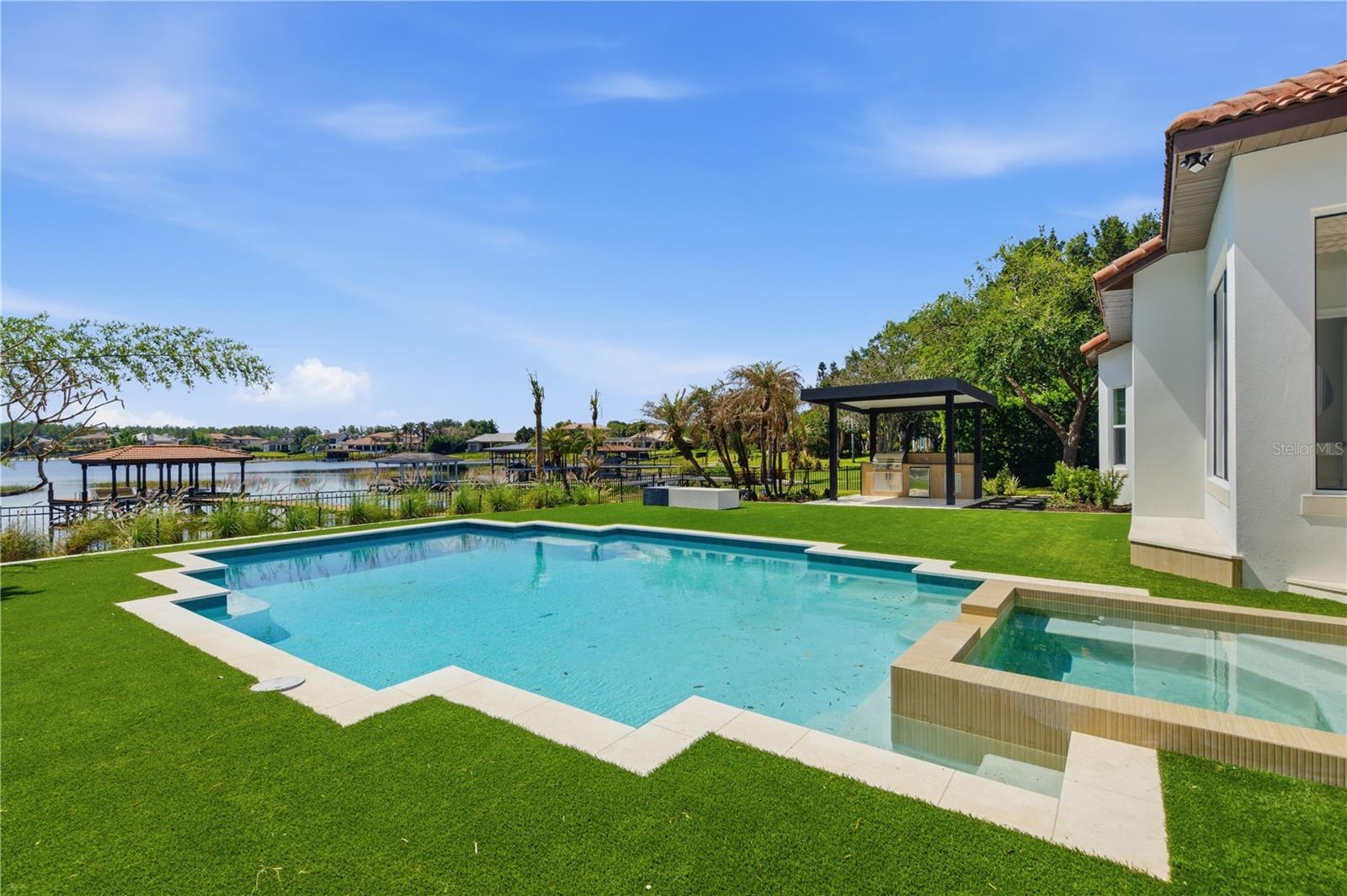 ISLES LAKE HANCOCK - Residential
