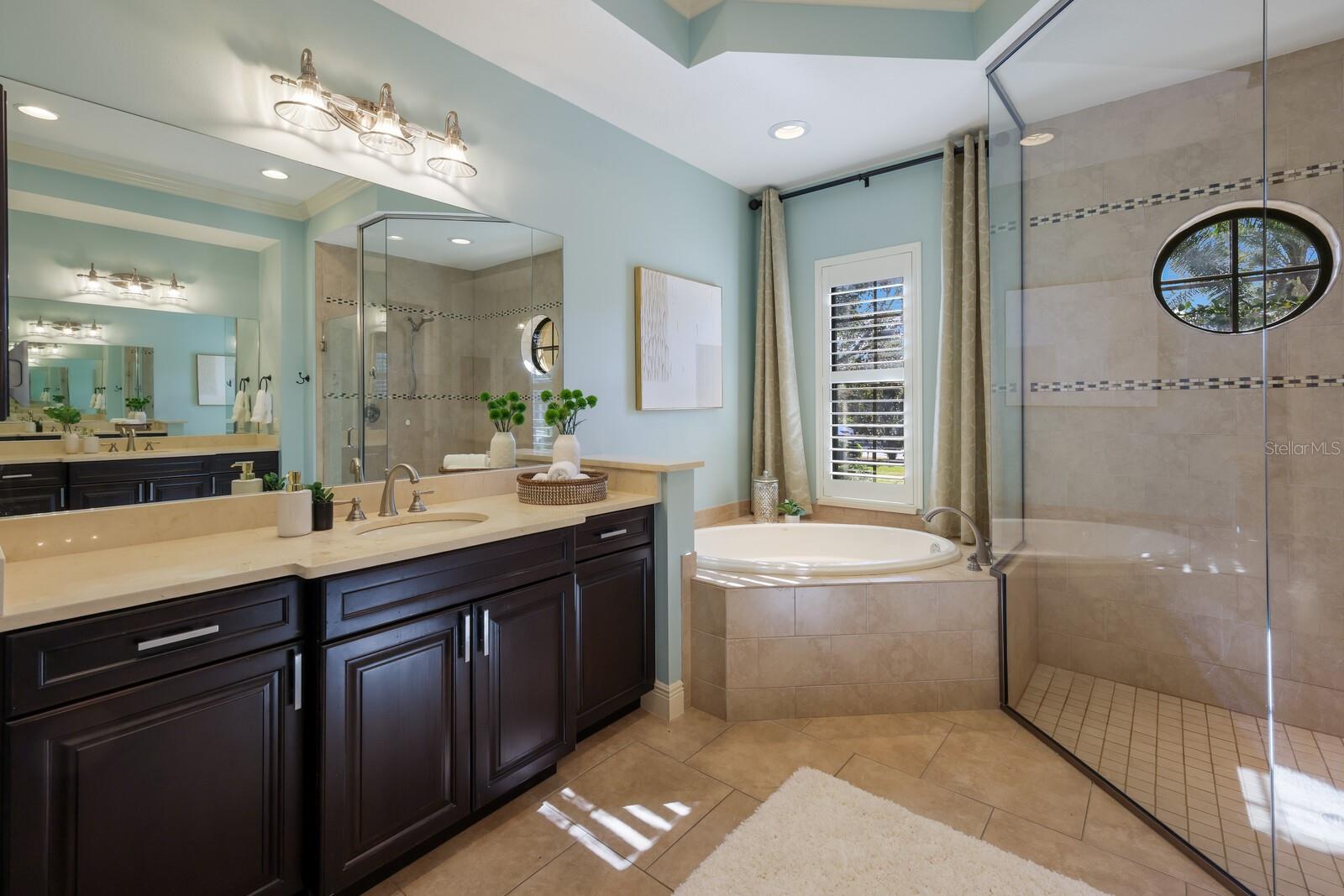 COUNTRY CLUB EAST - Residential