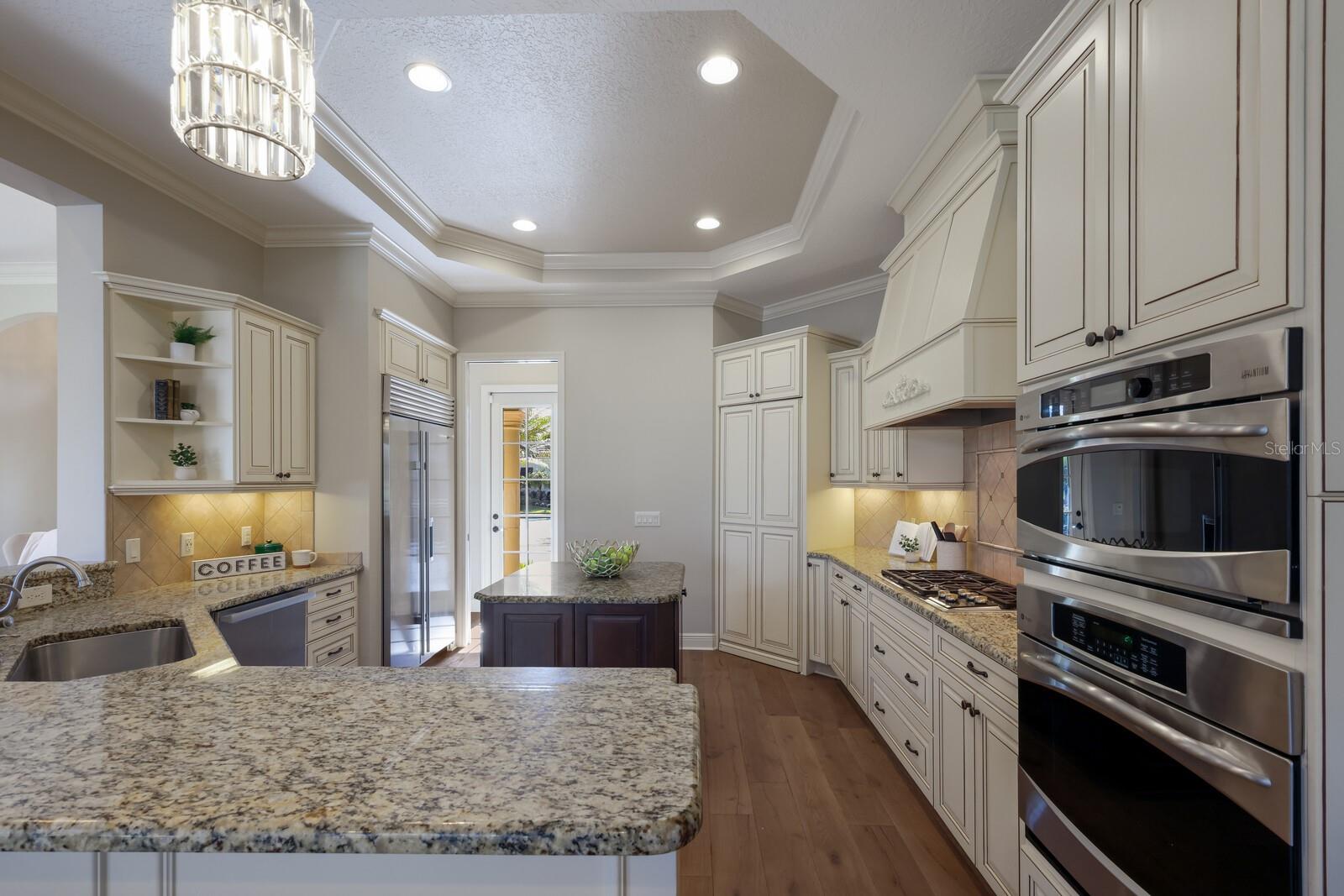 COUNTRY CLUB EAST - Residential