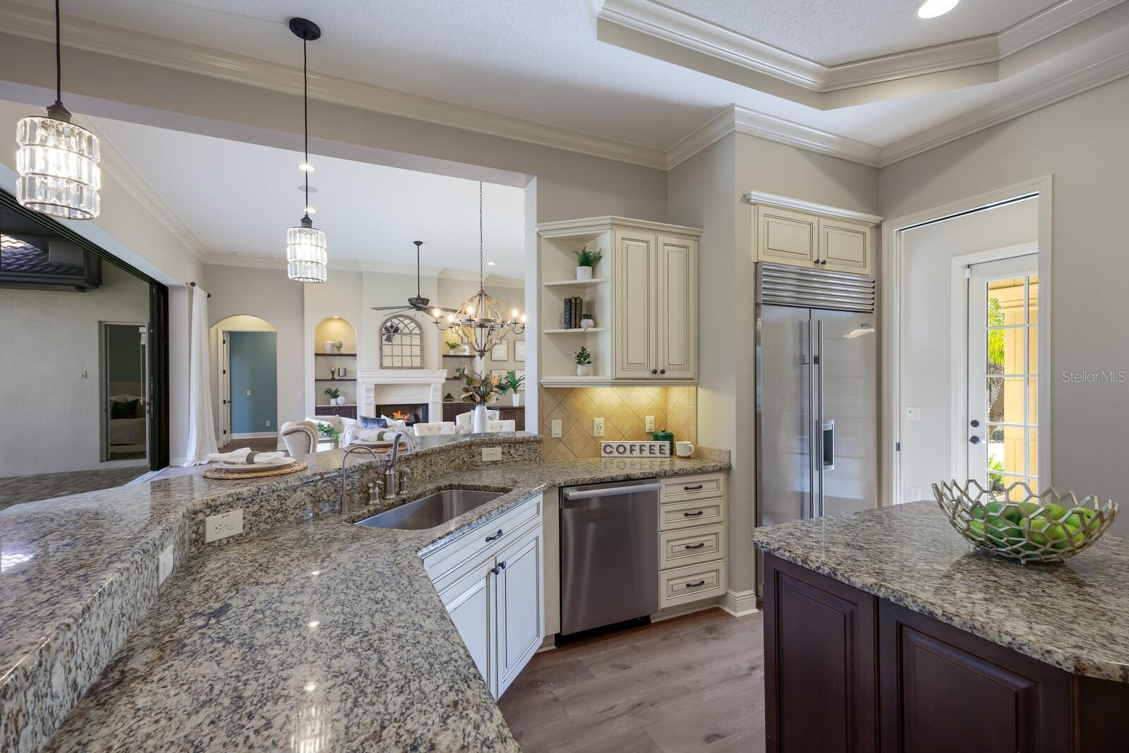 COUNTRY CLUB EAST - Residential