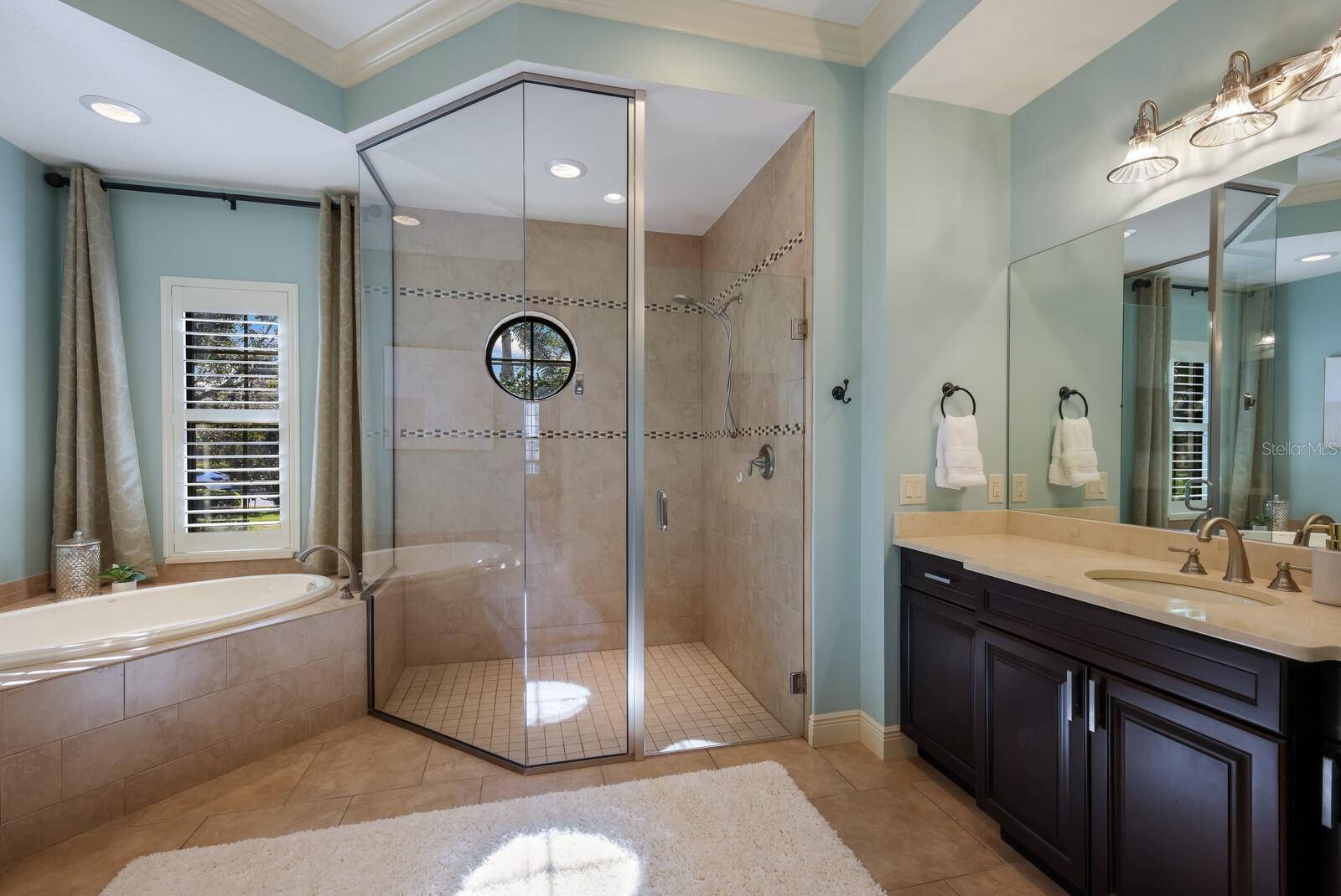 COUNTRY CLUB EAST - Residential