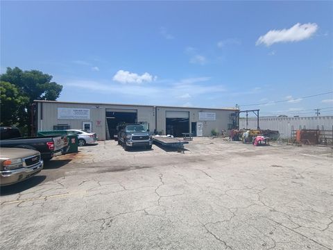 Photo of 918 SE 9th Lane, Cape Coral, FL 33990 (MLS # S5153440)