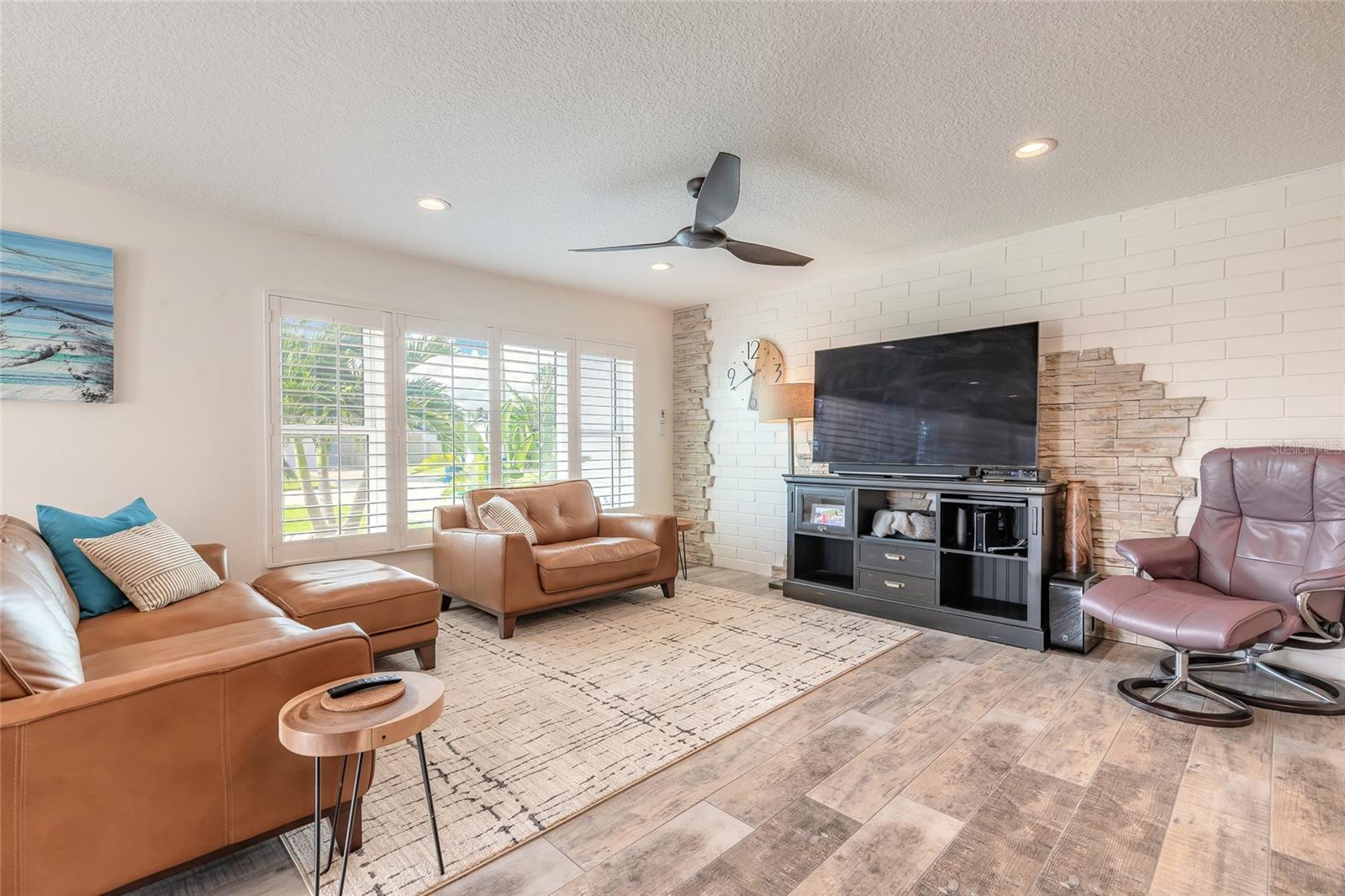 ORMOND BEACH PLAZA - Residential