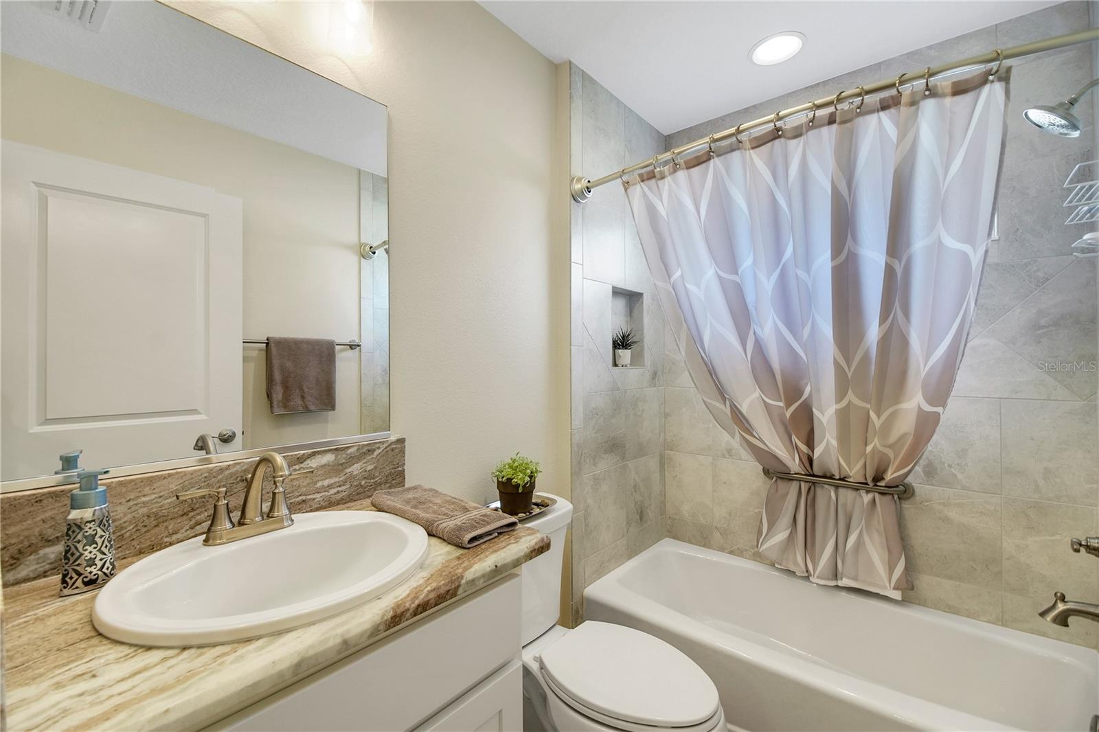 OXFORD OAKS - Residential