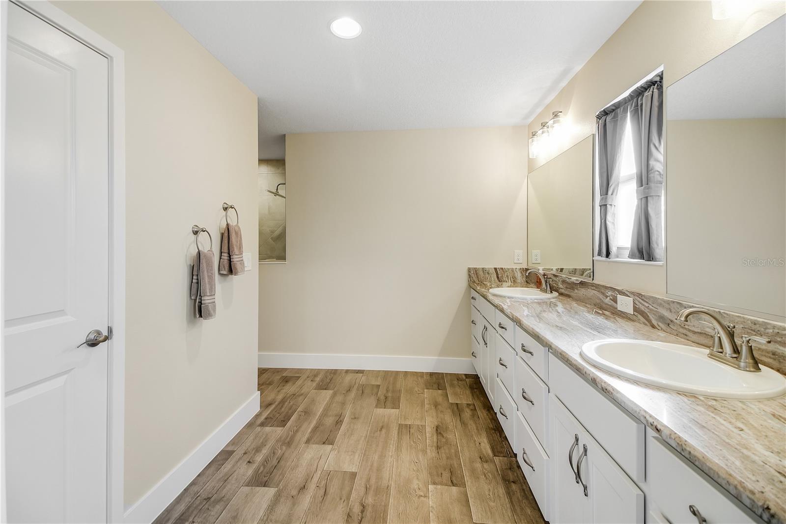 OXFORD OAKS - Residential