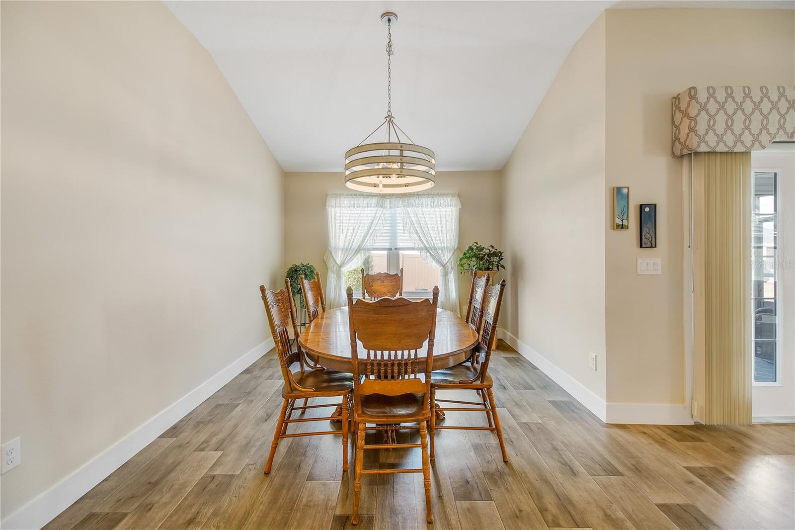 OXFORD OAKS - Residential