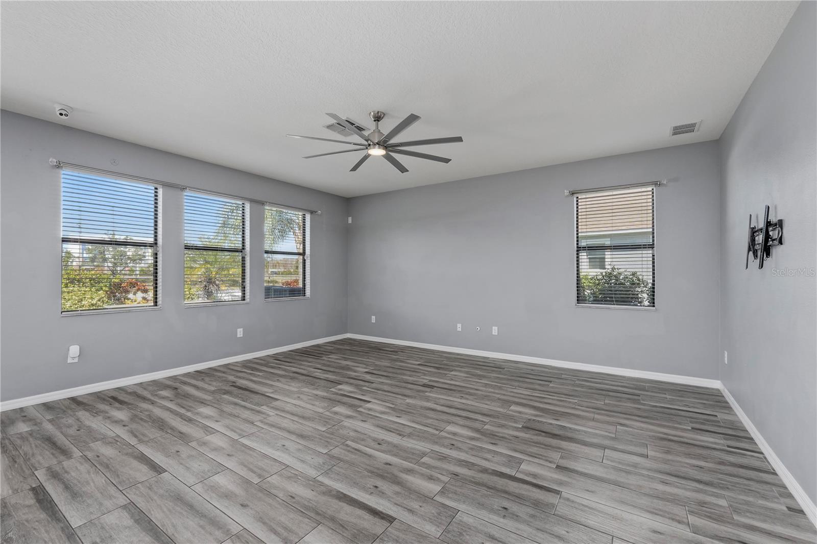 VILLAGES/TRINITY LAKES - Residential