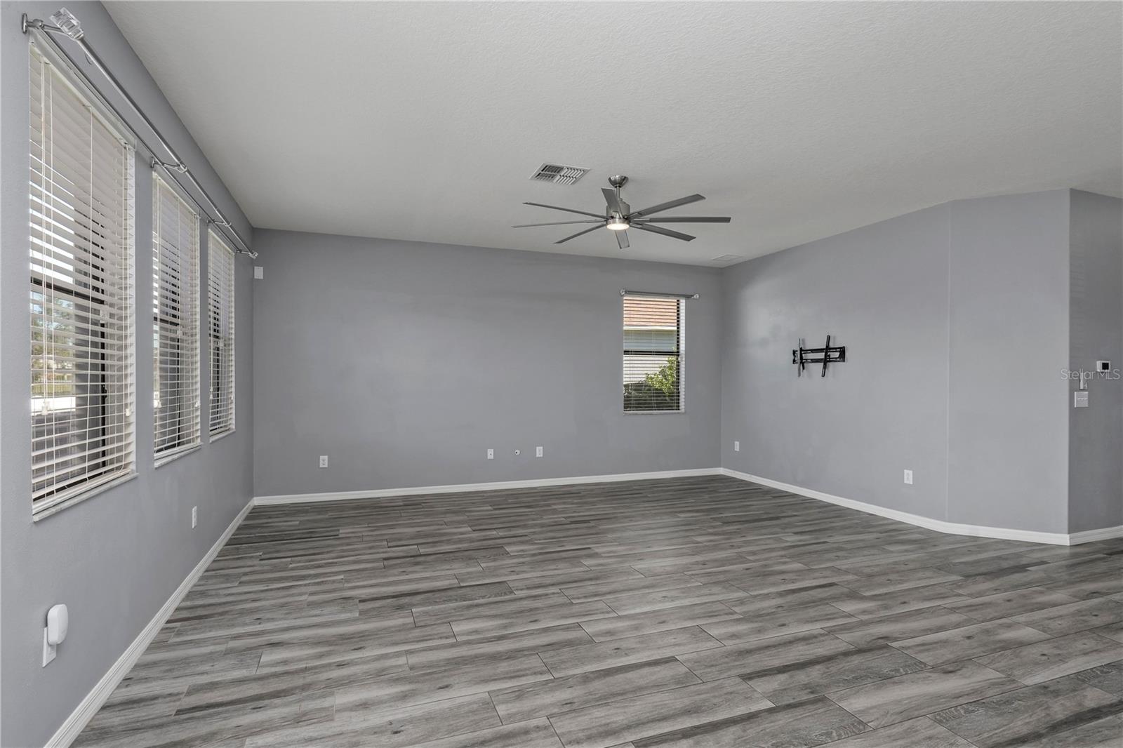 VILLAGES/TRINITY LAKES - Residential