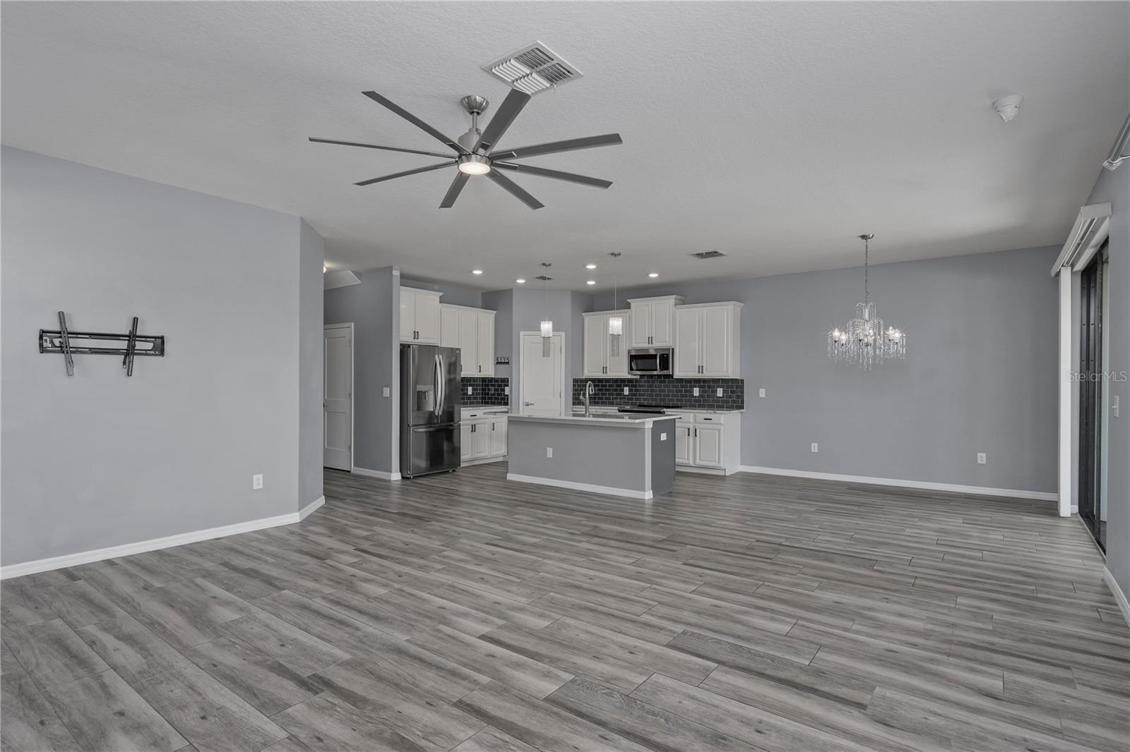 VILLAGES/TRINITY LAKES - Residential