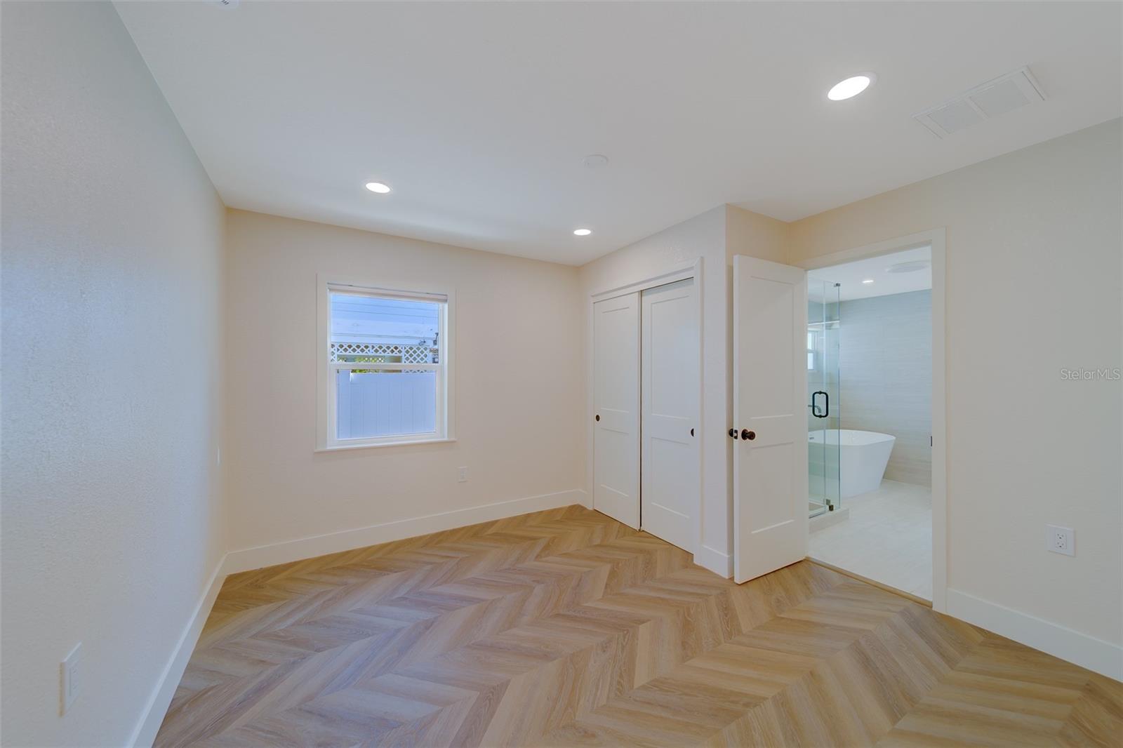 ST PETERSBURG BEACH REP - Residential