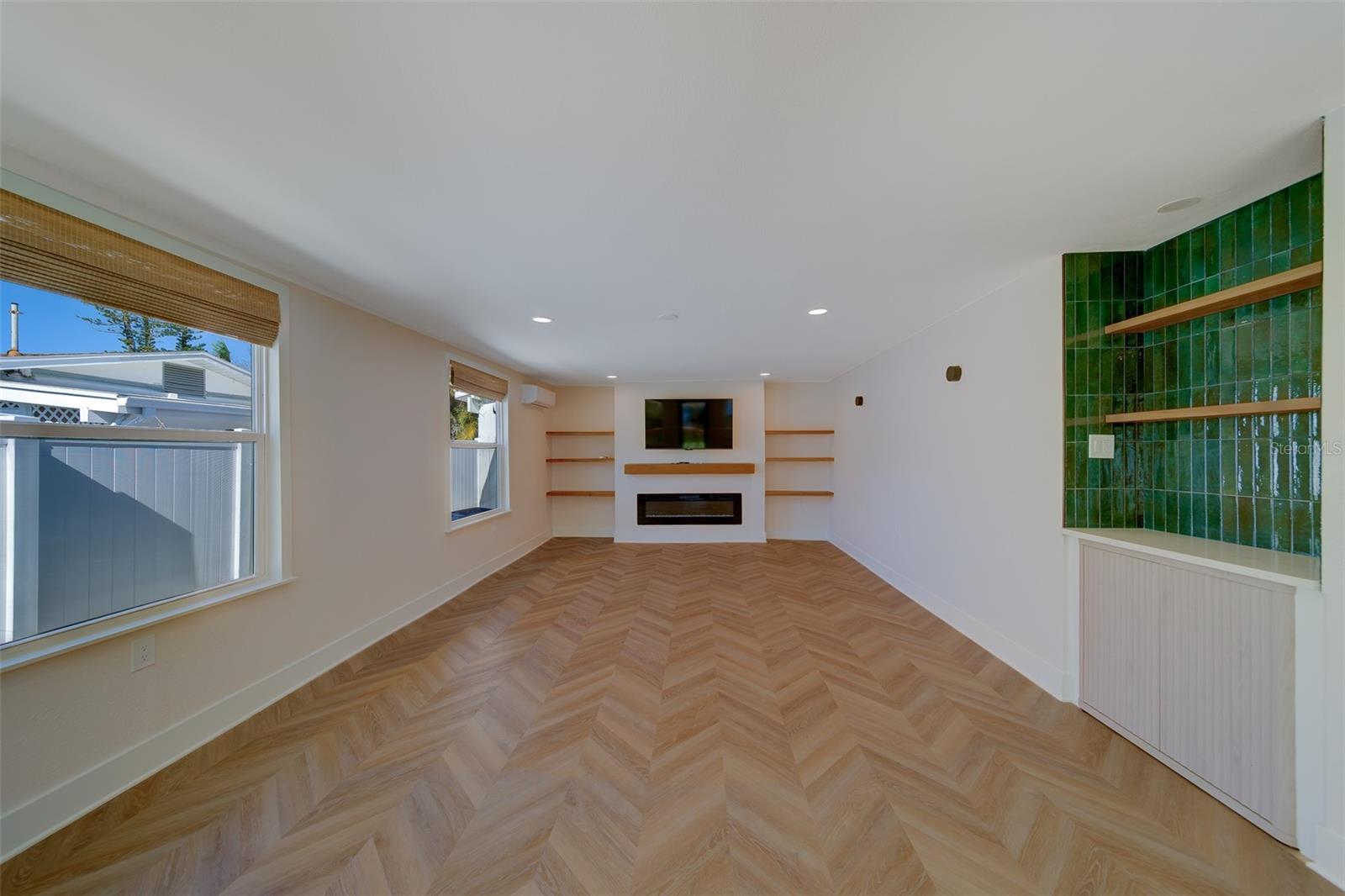 ST PETERSBURG BEACH REP - Residential