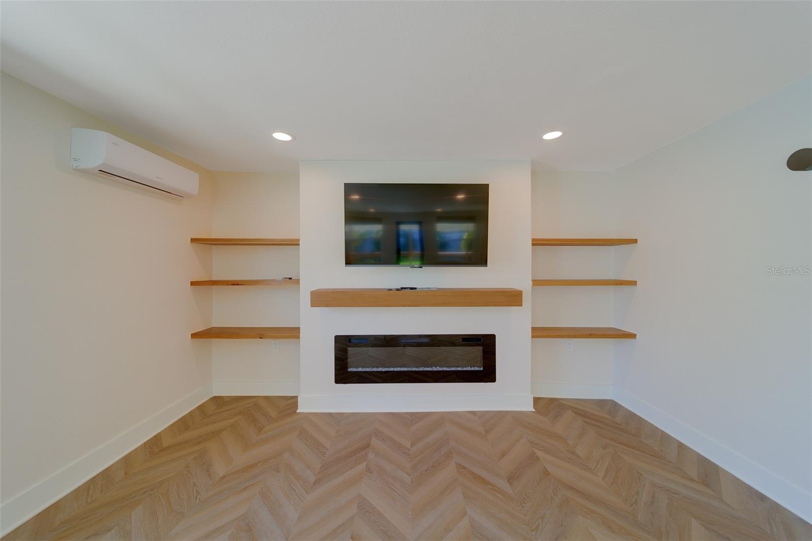 ST PETERSBURG BEACH REP - Residential