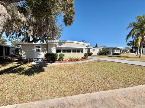 Photo of 103 Tamarisk Way, Leesburg, FL 34748 (MLS # G5107517)