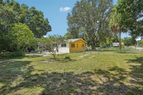 A home in WINTER HAVEN