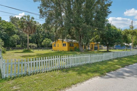 A home in WINTER HAVEN