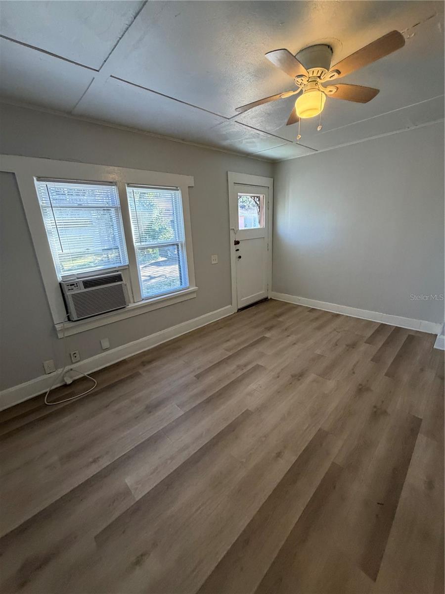 ELLICHS - Residential Lease