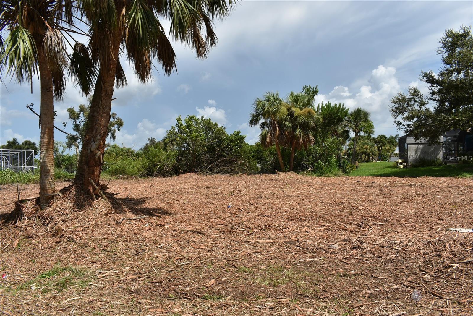 SUNCOAST - Land