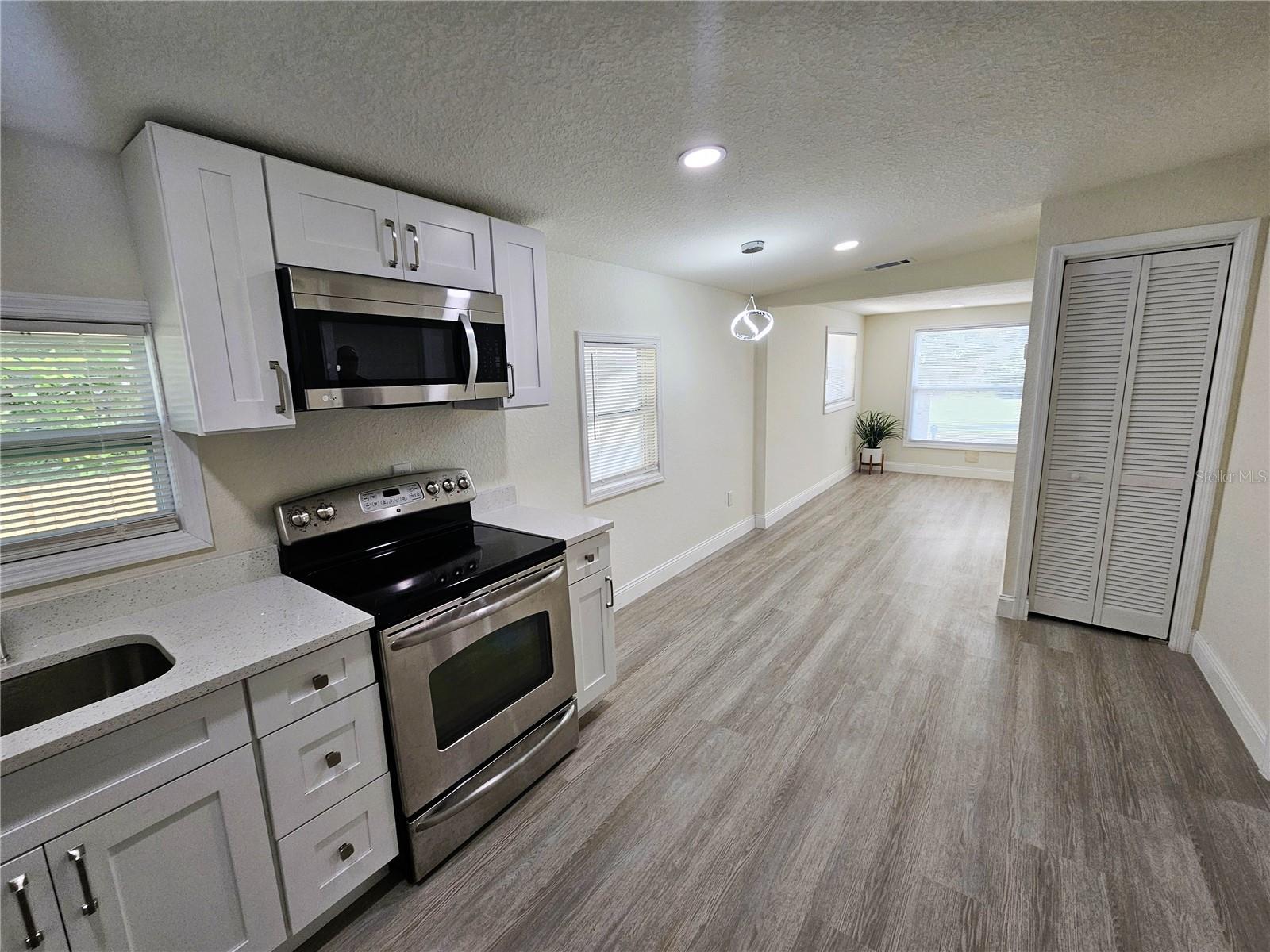 HUDSON TERRACE 1ST ADD - Residential Lease