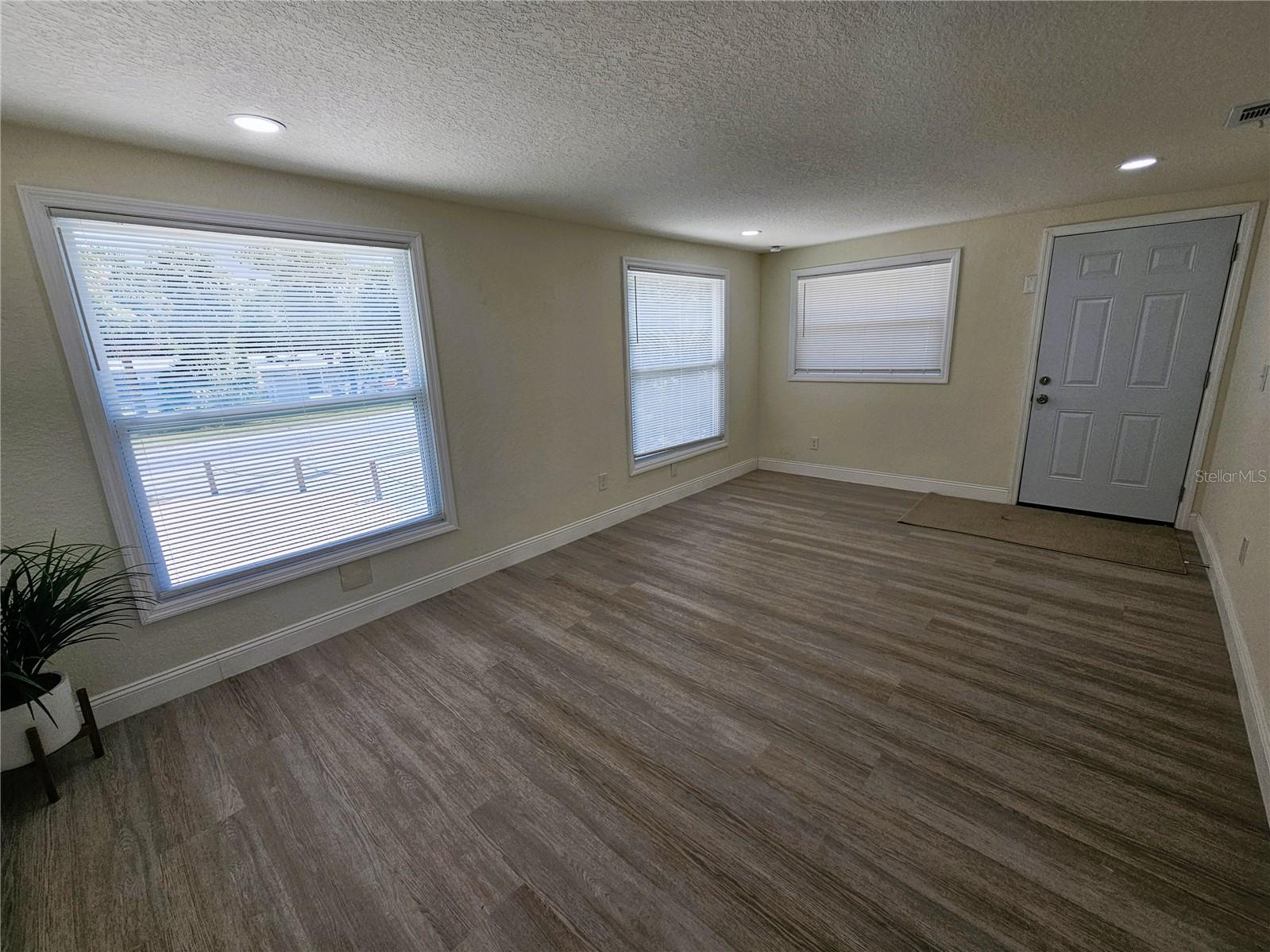 HUDSON TERRACE 1ST ADD - Residential Lease