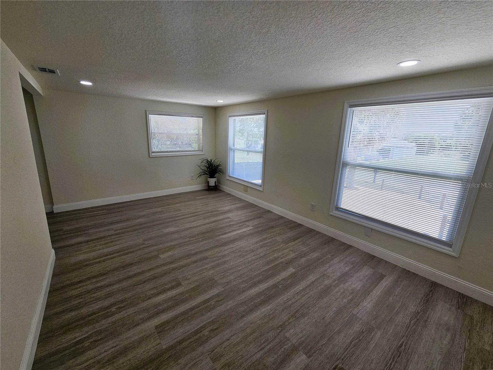 HUDSON TERRACE 1ST ADD - Residential Lease